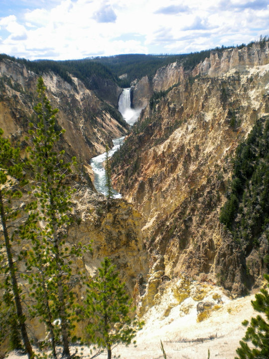 10 Reasons Why You Should Visit Yellowstone – Vacation Vagabonds